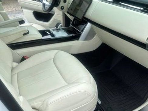 Used 2024 Land Rover Range Rover SE AWD/4WD image 16