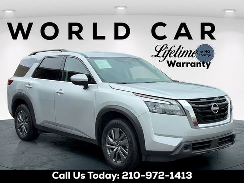 Used 2025 Nissan Pathfinder SV FWD image 1