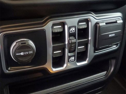 Used 2021 Jeep Wrangler Unlimited Sport image 24