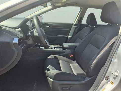 Used 2024 Nissan Altima 2.5 SV image 21
