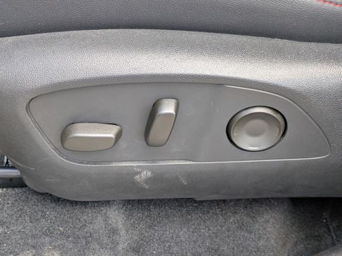 Used 2024 Chevrolet Traverse RS image 18