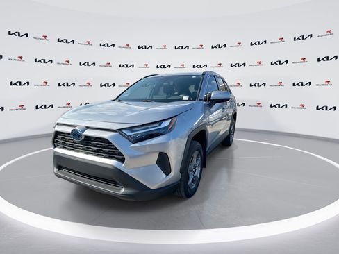Used 2024 Toyota RAV4 LE AWD/4WD image 4