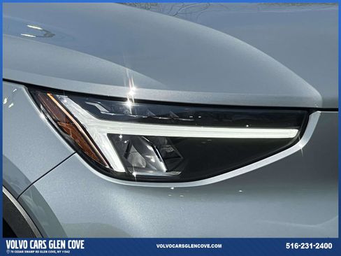 Used 2023 Volvo XC40 B5 Plus w/ Climate Package AWD/4WD image 8