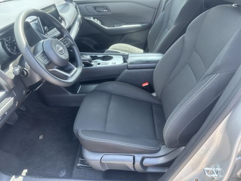 Used 2024 Nissan Rogue S FWD image 5