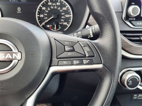 Used 2024 Nissan Altima 2.5 SV FWD image 30