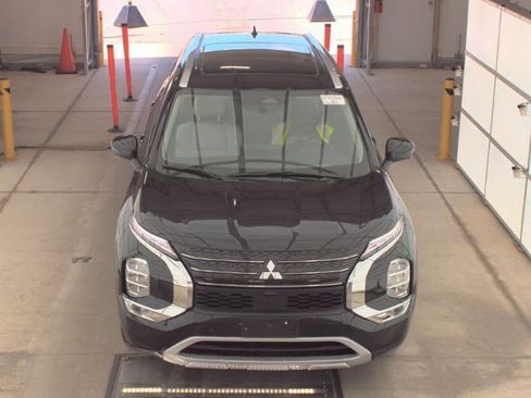 Used 2023 Mitsubishi Outlander SEL AWD/4WD image 2