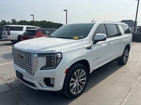 Used 2022 GMC Yukon XL Denali AWD/4WD image 1