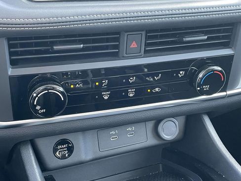 Used 2024 Nissan Rogue S image 25