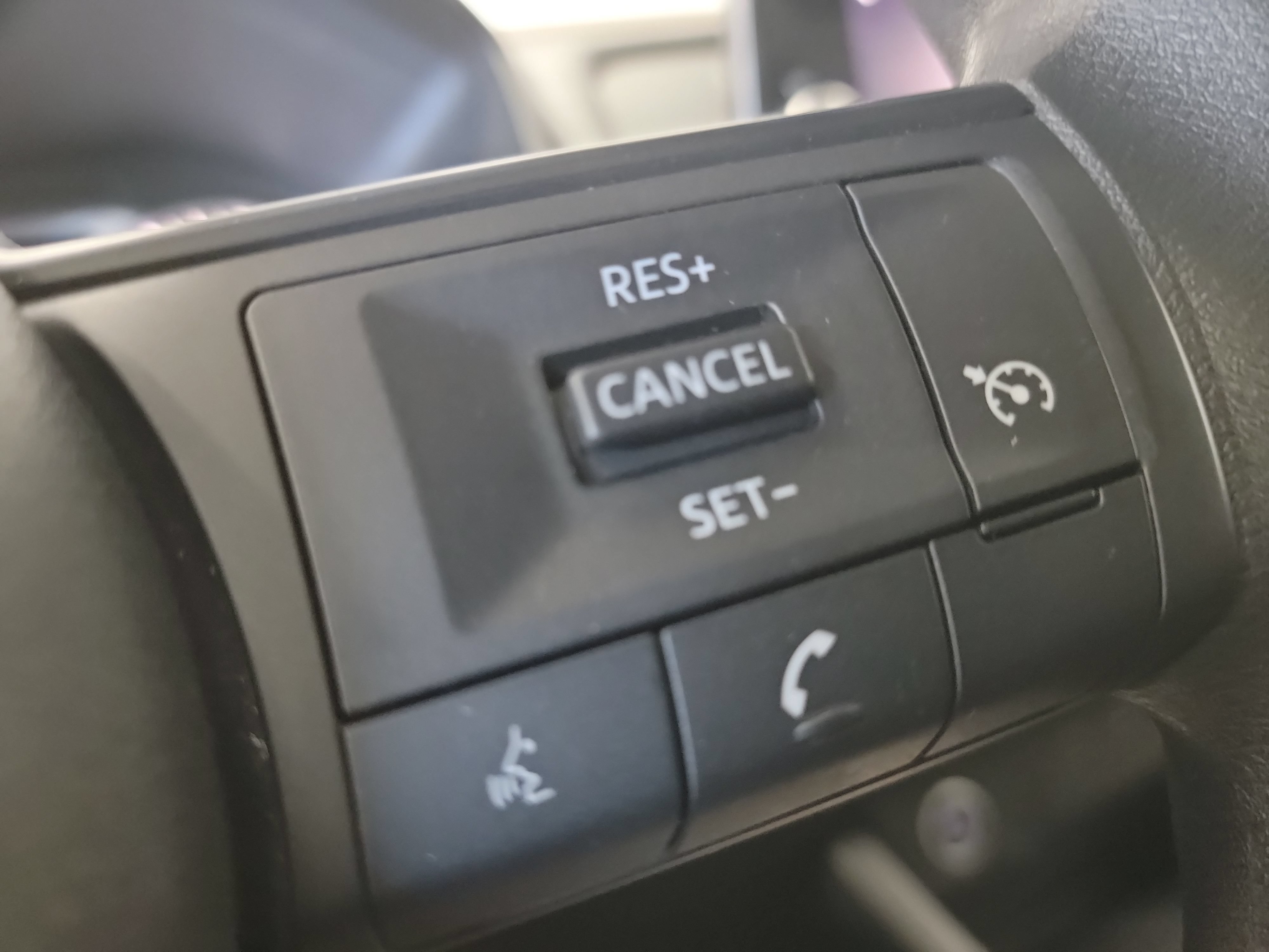 Used 2023 Nissan Rogue S FWD image 33