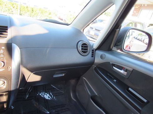 Used 2011 Suzuki SX4 Sportback FWD image 26