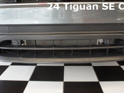 Used 2024 Volkswagen Tiguan SE w/ Panoramic Sunroof Package image 58