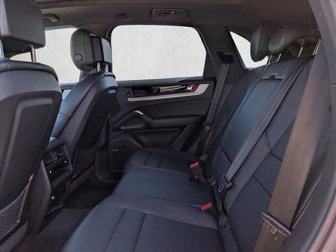 Used 2024 Porsche Cayenne image 15