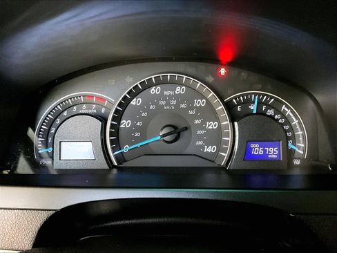 Used 2014 Toyota Camry LE FWD image 25