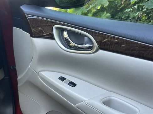 Used 2015 Nissan Sentra SL w/ SL Premium Package FWD image 37