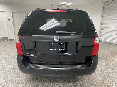 Used 2010 Kia Sedona LX image 5