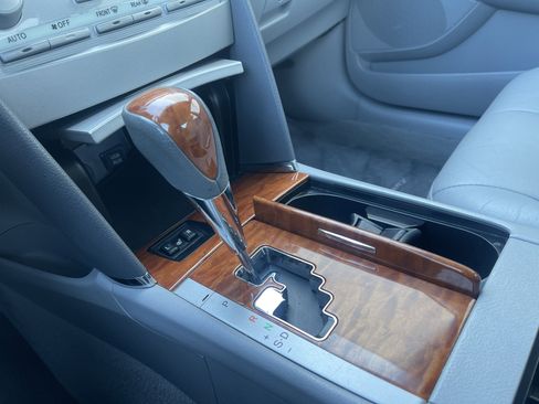 Used 2010 Toyota Camry XLE image 16