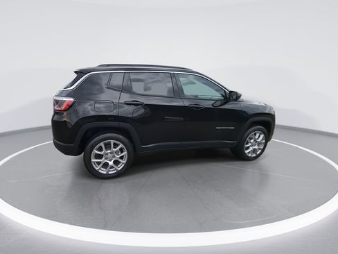 Certified 2023 Jeep Compass Latitude image 8
