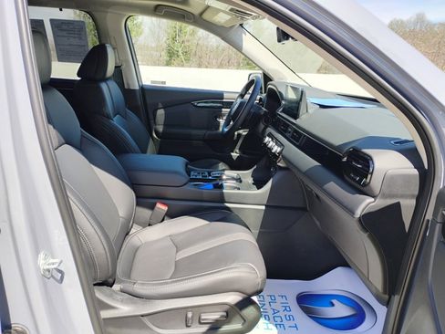 Certified 2025 Honda Pilot Touring image 28