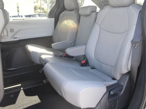 Certified 2026 Toyota Sienna XLE FWD image 37