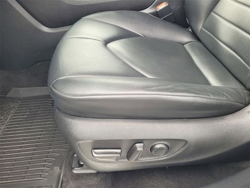 Used 2023 Toyota Highlander XLE image 27