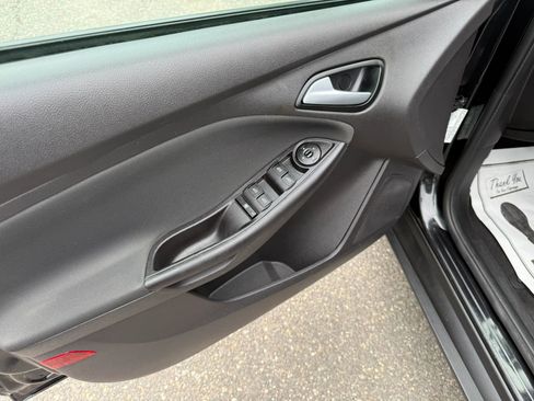 Used 2014 Ford Focus SE w/ SE Sport Package FWD image 29