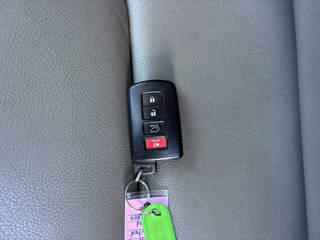 Used 2015 Toyota RAV4 Limited w/ Technology Package FWD image 31