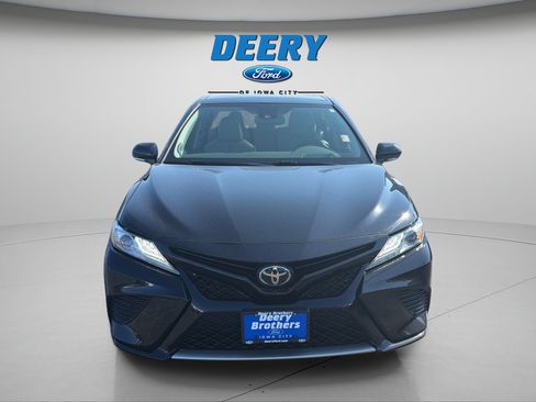 Used 2019 Toyota Camry XSE FWD image 9