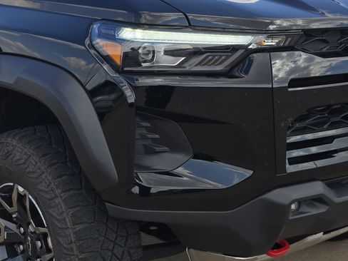 Used 2025 Chevrolet Colorado ZR2 w/ Technology Package AWD/4WD image 29