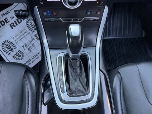 Used 2018 Ford Edge Titanium w/ Equipment Group 301A AWD/4WD image 30