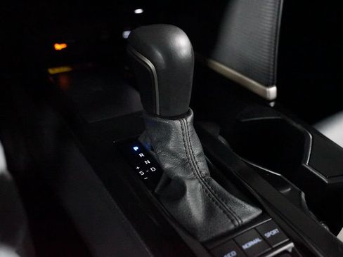 Used 2025 Toyota Camry SE FWD image 21