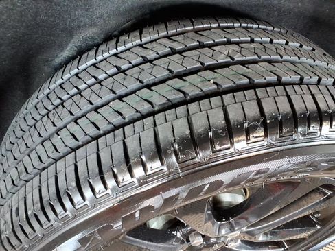 Used 2021 Jeep Grand Cherokee Laredo X image 10