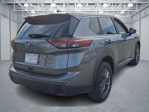 Used 2024 Nissan Rogue S AWD/4WD image 5