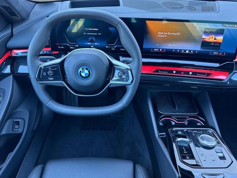 Used 2024 BMW i5 eDrive40i RWD image 29