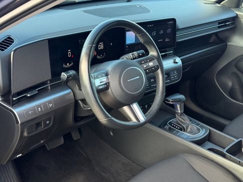 Used 2025 Hyundai Kona SEL FWD image 9