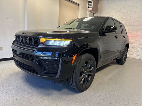 New 2026 Jeep Grand Cherokee Limited AWD/4WD image 12
