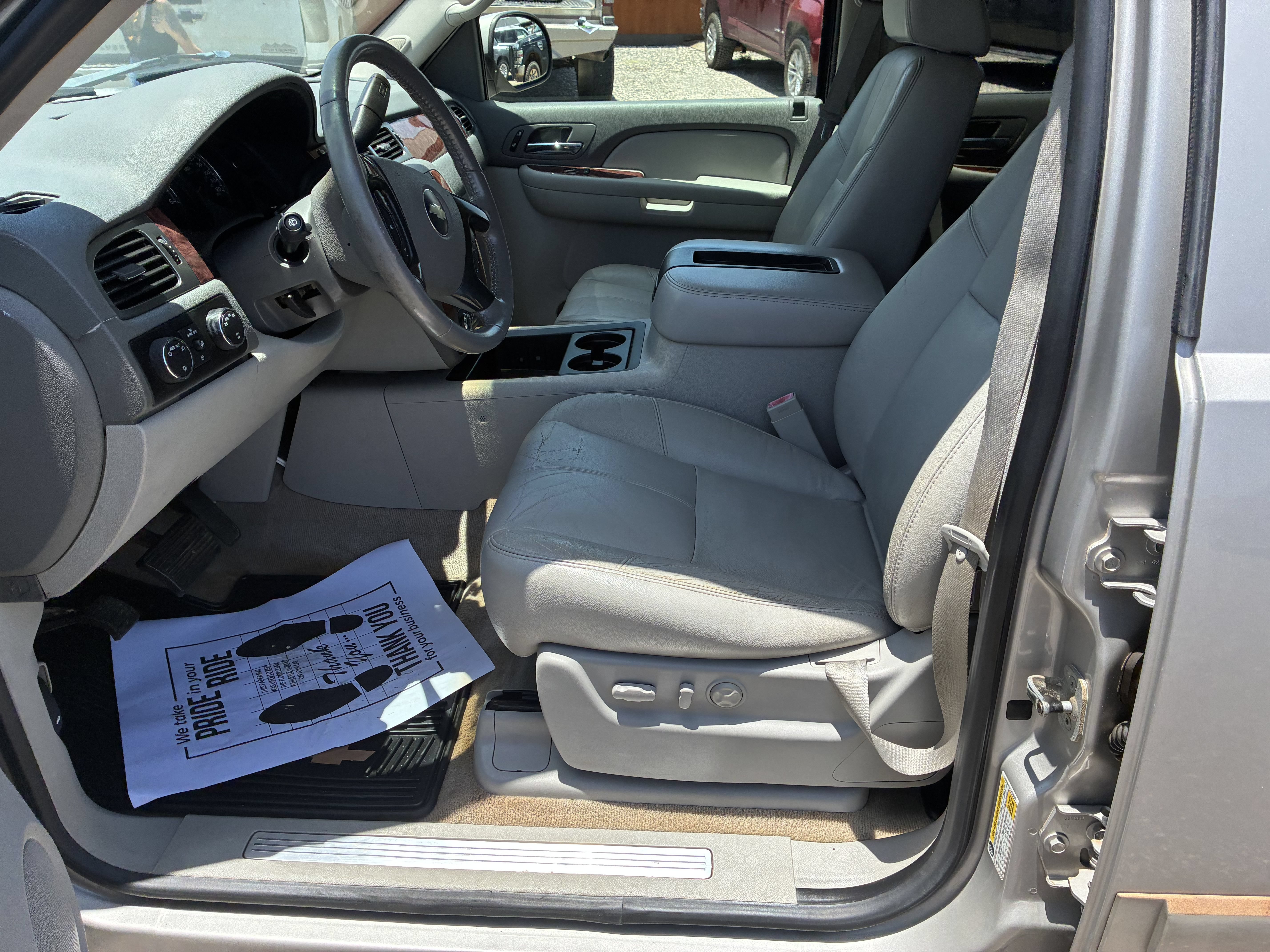 Used 2007 Chevrolet Suburban LT w/ LT Preferred Equipment Group AWD/4WD image 12