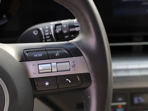 Used 2025 Hyundai Kona SEL image 24