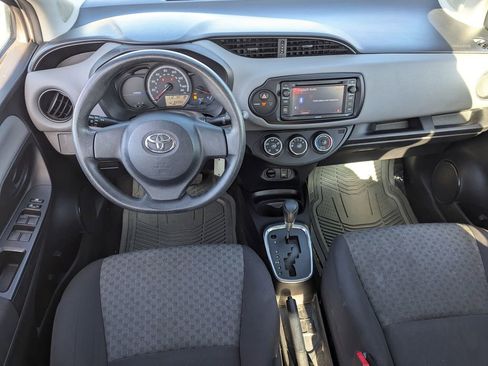 Used 2015 Toyota Yaris L image 23