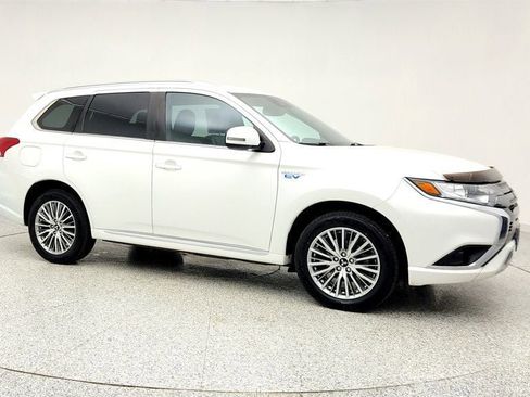 Used 2021 Mitsubishi Outlander SEL image 3