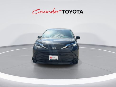 Certified 2026 Toyota Sienna LE FWD image 3