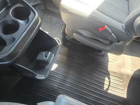 Used 2023 GMC Savana 3500 LS RWD image 28