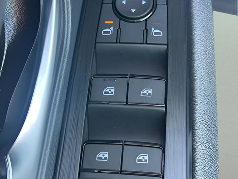 Used 2026 Nissan Kicks SV w/ SV Premium Package AWD/4WD image 15