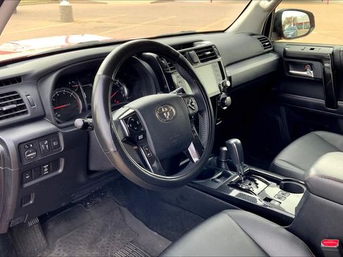 Used 2021 Toyota 4Runner Venture w/ Moonroof Package AWD/4WD image 18