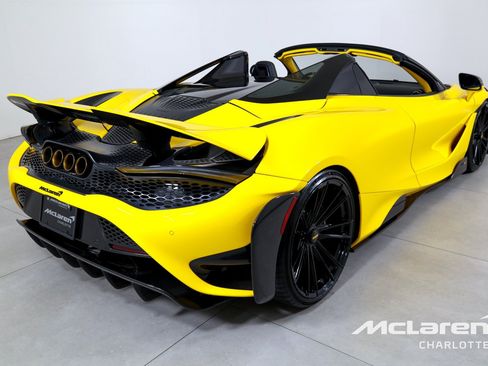 Used 2022 McLaren 765LT RWD image 10