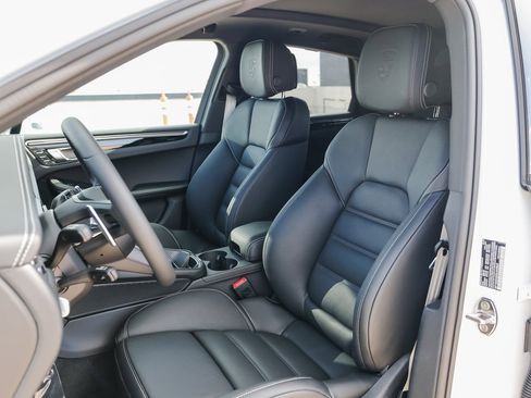 New 2025 Porsche Macan S image 5