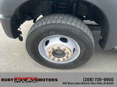 Used 2012 Ford F550 4x4 SuperCab Super Duty w/ Payload Upgrade Pkg image 13