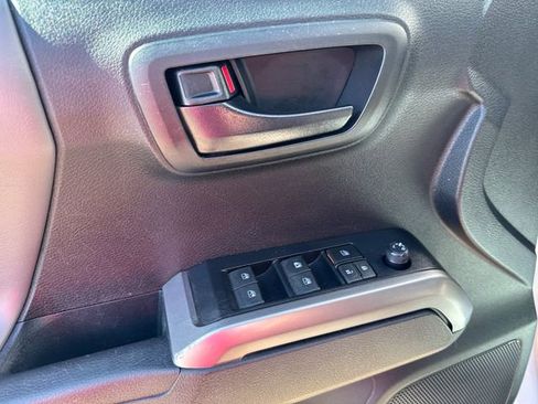 Used 2022 Toyota Tacoma SR5 image 11