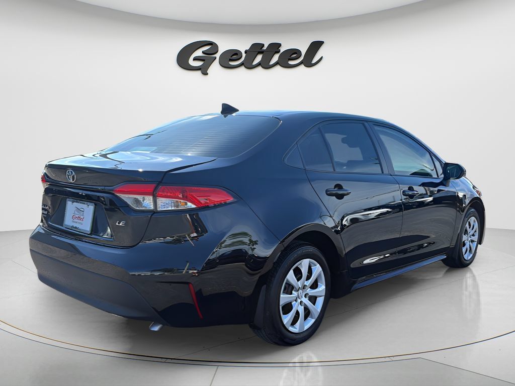 Used 2026 Toyota Corolla LE FWD image 5