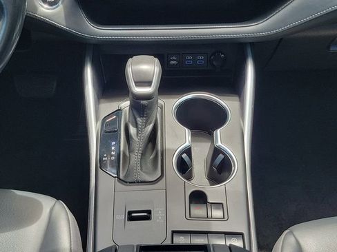 Used 2022 Toyota Highlander XLE image 16