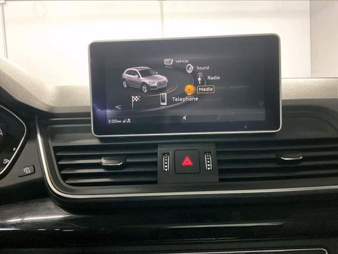 Used 2020 Audi Q5 Prestige w/ Prestige Package AWD/4WD image 9